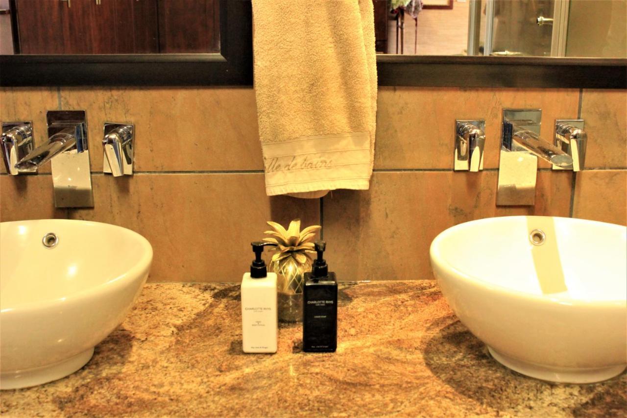 Karee & Wild Olive Guest Lodge Hekpoort Экстерьер фото