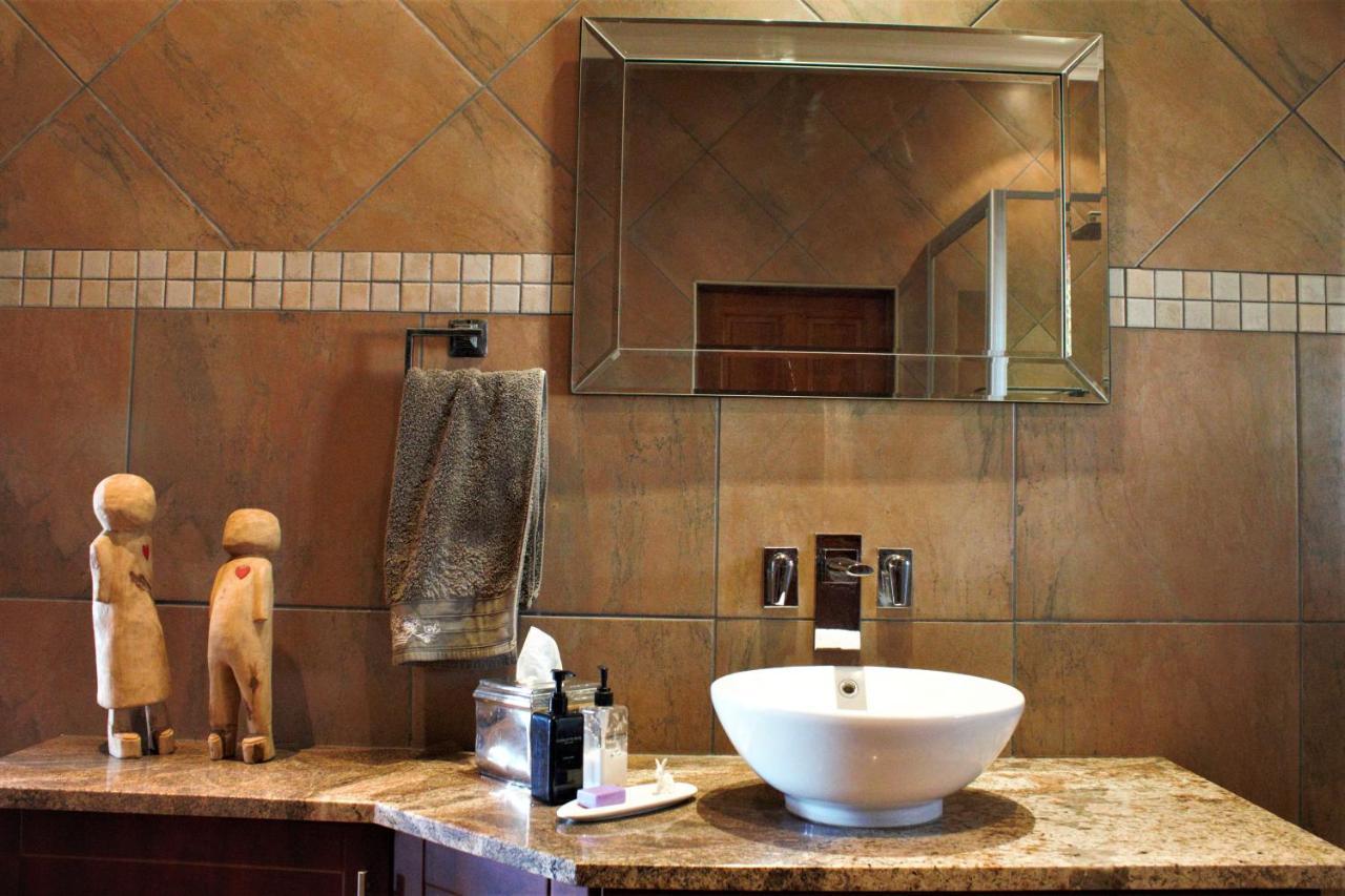 Karee & Wild Olive Guest Lodge Hekpoort Экстерьер фото